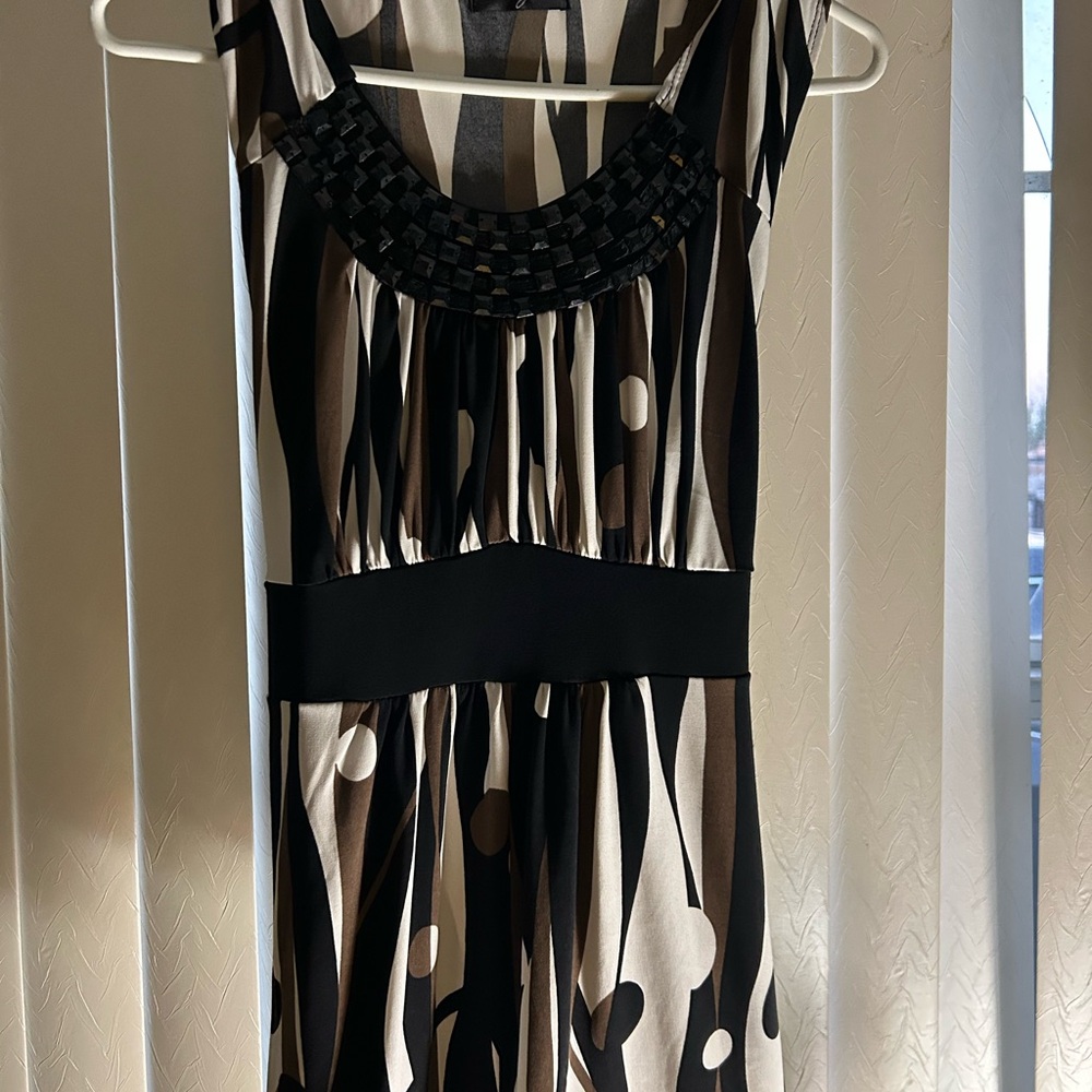 Elegant Black and Cream Vintage Y2K top